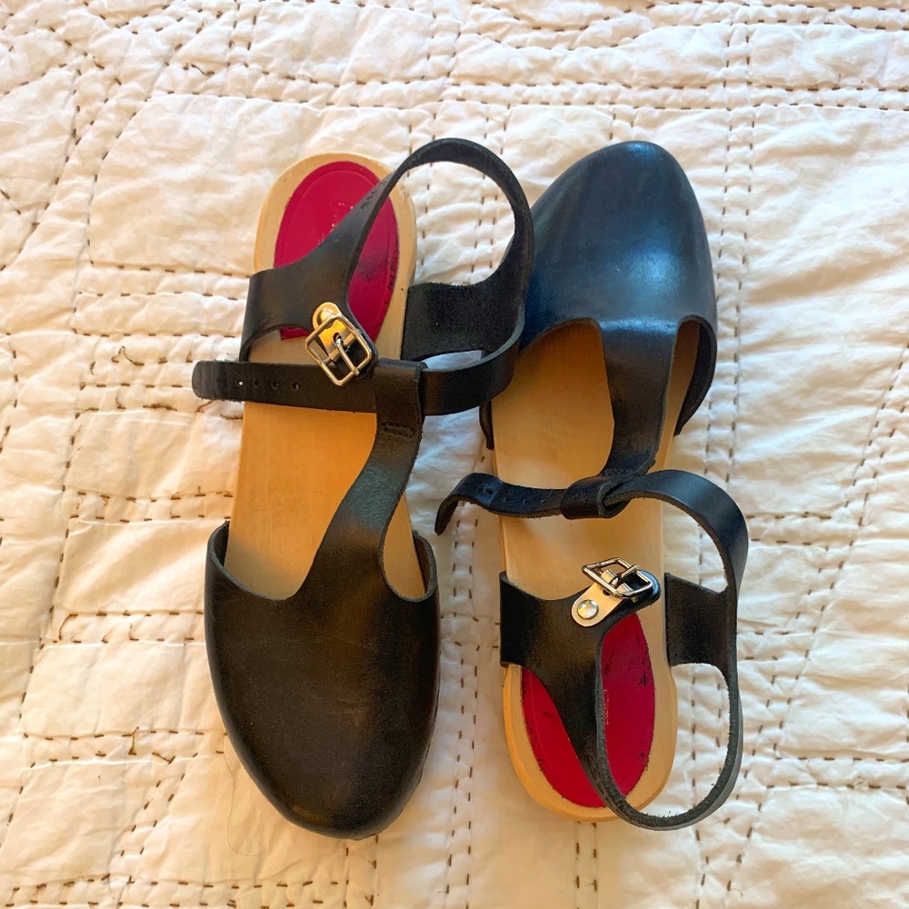 Swedish Hasbeens T-strap low clog, black leather, 39, 8.5